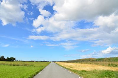 Veien videre himmel åker